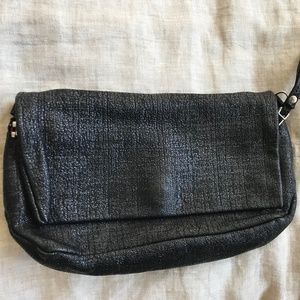 Roots pouch